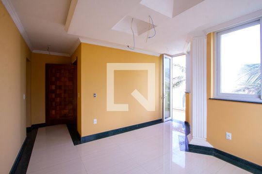 Sala 2 de casa à venda com 6 quartos, 500m² em Piratininga, Niterói