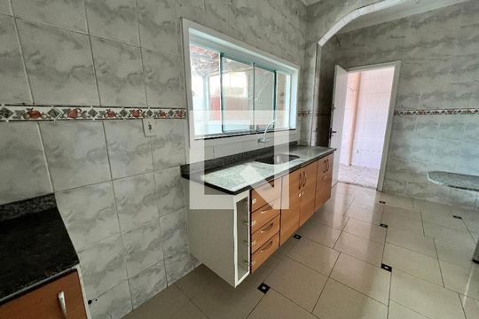 Cozinha de casa de condomínio à venda com 4 quartos, 254m² em Taquara, Rio de Janeiro