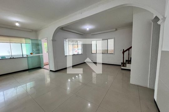 Sala de casa de condomínio à venda com 4 quartos, 254m² em Taquara, Rio de Janeiro