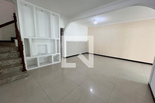 Sala de casa de condomínio à venda com 4 quartos, 254m² em Taquara, Rio de Janeiro
