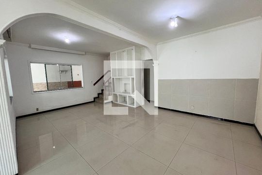 Sala de casa de condomínio à venda com 4 quartos, 254m² em Taquara, Rio de Janeiro