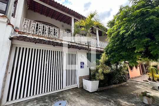 Fachada de casa de condomínio à venda com 4 quartos, 254m² em Taquara, Rio de Janeiro