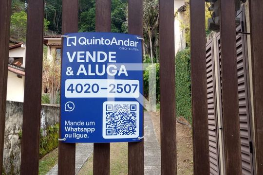 Placa Quinto Andar de casa de condomínio à venda com 4 quartos, 428m² em Taquara, Rio de Janeiro