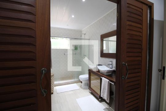Quarto 3 - Banheiro da Suíte de casa de condomínio à venda com 4 quartos, 428m² em Taquara, Rio de Janeiro