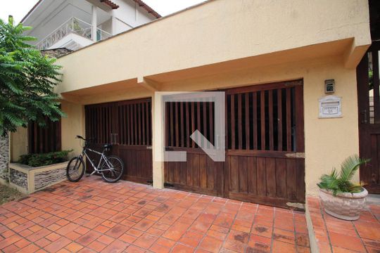 Garagem de casa de condomínio à venda com 4 quartos, 428m² em Taquara, Rio de Janeiro