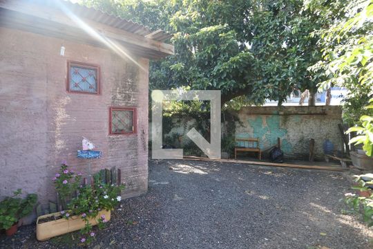 Área externa de casa à venda com 10 quartos, 467m² em Niterói, Canoas