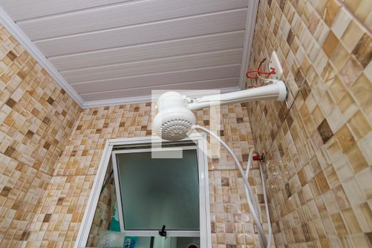 Banheiro Social de casa à venda com 3 quartos, 230m² em Olaria, Rio de Janeiro