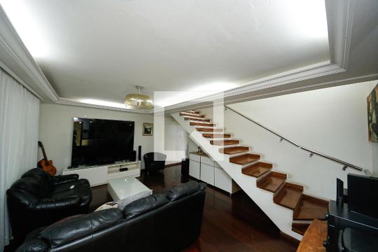 Casa para alugar com 4 quartos, 232m² em Vila Antonieta, São Paulo