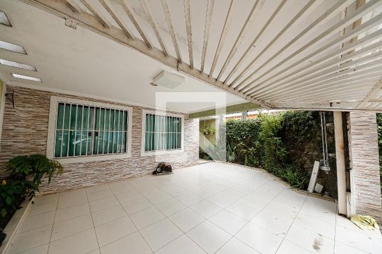 Garagem de casa para alugar com 4 quartos, 232m² em Vila Antonieta, São Paulo