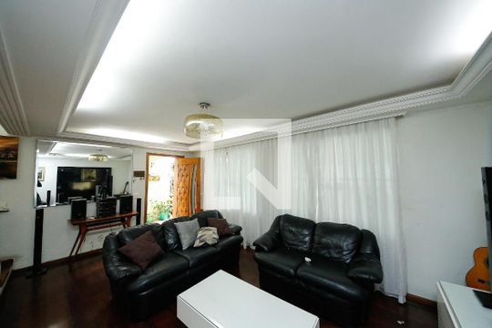 Sala de casa para alugar com 4 quartos, 232m² em Vila Antonieta, São Paulo