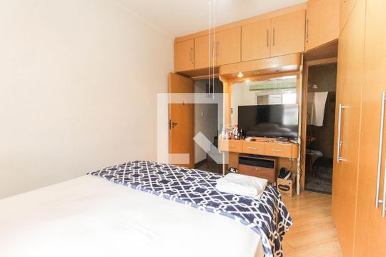 Suíte de casa à venda com 4 quartos, 150m² em Vila Pedroso, São Paulo