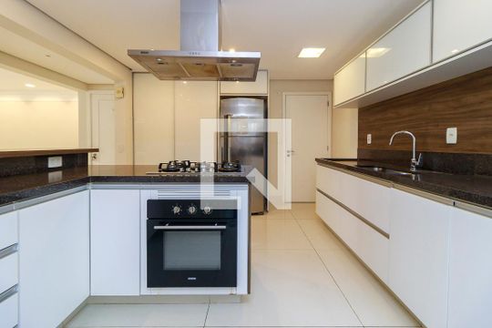 Cozinha de apartamento à venda com 3 quartos, 143m² em Santo Amaro, São Paulo