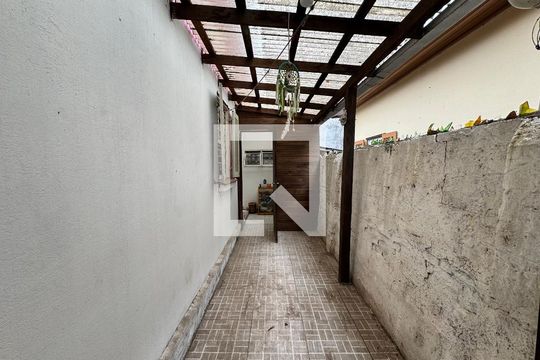 Corredor de casa de condomínio para alugar com 4 quartos, 104m² em Centro, São Leopoldo