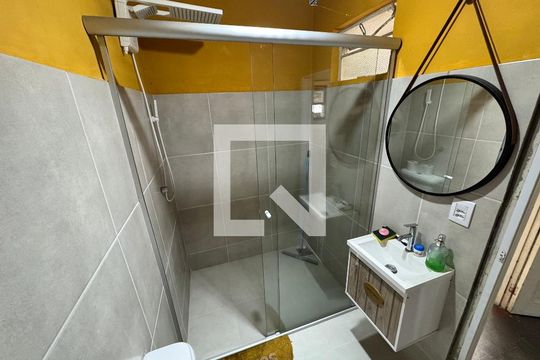Banheiro de casa de condomínio para alugar com 4 quartos, 104m² em Centro, São Leopoldo