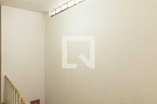 Escada de casa à venda com 3 quartos, 168m² em Moema, São Paulo