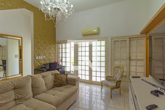 Casa à venda com 6 quartos, 410m² em São Luis, Canoas