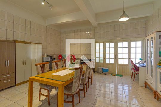 Cozinha de casa à venda com 6 quartos, 410m² em São Luis, Canoas
