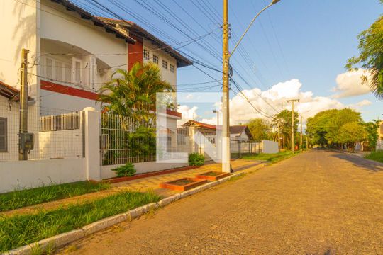 Fachada de casa à venda com 6 quartos, 410m² em São Luis, Canoas