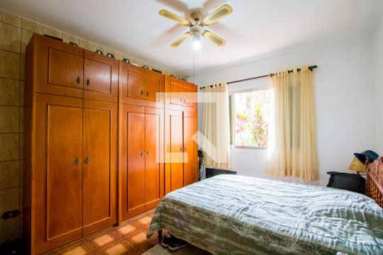  Suíte de casa à venda com 3 quartos, 250m² em Vila Scarpelli, Santo André