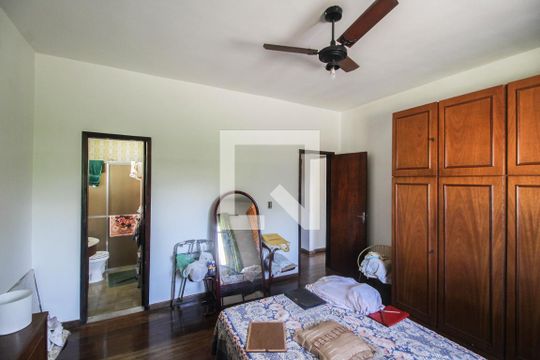 Suíte de casa para alugar com 2 quartos, 136m² em Comendador Soares, Nova Iguaçu