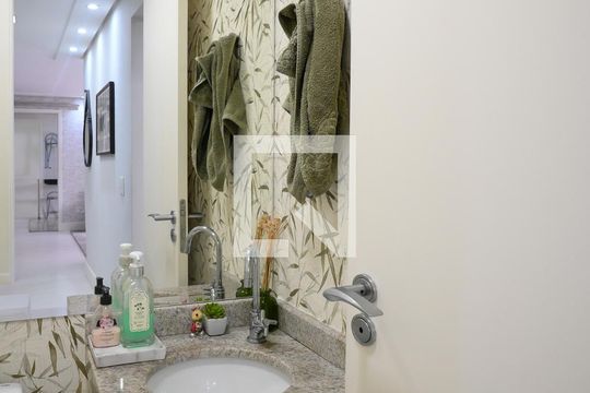Lavabo de apartamento à venda com 4 quartos, 137m² em Vila Gumercindo, São Paulo