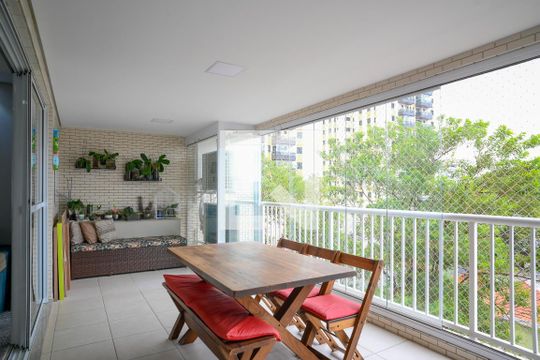 Varanda Gourmet de apartamento à venda com 4 quartos, 137m² em Vila Gumercindo, São Paulo