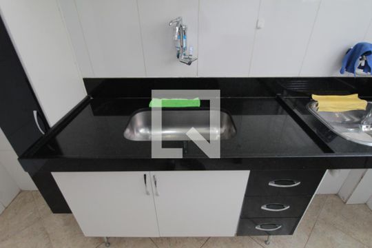 Cozinha e Área de Serviço de apartamento à venda com 2 quartos, 45m² em Candelária, Belo Horizonte