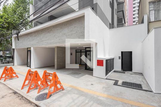 Fachada de kitnet/studio para alugar com 1 quarto, 30m² em Pinheiros, São Paulo