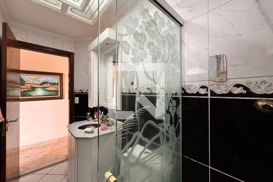 Banheiro de apartamento à venda com 3 quartos, 80m² em Parque das Nações, Santo André