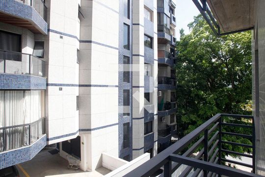 Cozinha + Área de Serviço Vista de apartamento à venda com 2 quartos, 89m² em Rio Branco, Porto Alegre