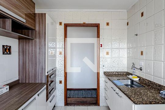Cozinha de apartamento para alugar com 2 quartos, 80m² em Vila Bertioga, São Paulo