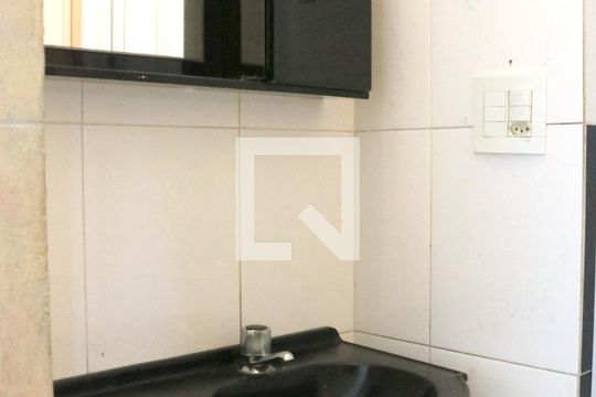 Banheiro. de apartamento para alugar com 2 quartos, 44m² em Jardim Cristal, São Paulo