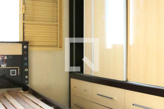 Quarto 1 de apartamento para alugar com 2 quartos, 44m² em Jardim Cristal, São Paulo