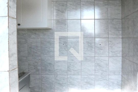 Cozinha. de apartamento para alugar com 2 quartos, 44m² em Jardim Cristal, São Paulo