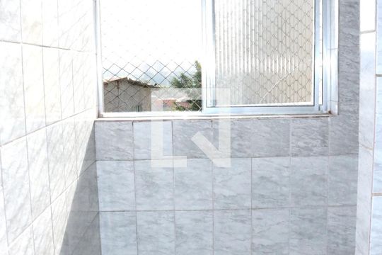 Área de serviço. de apartamento para alugar com 2 quartos, 44m² em Jardim Cristal, São Paulo