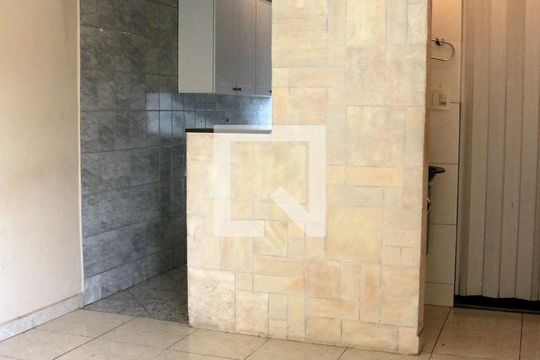 Sala de estar. de apartamento para alugar com 2 quartos, 44m² em Jardim Cristal, São Paulo
