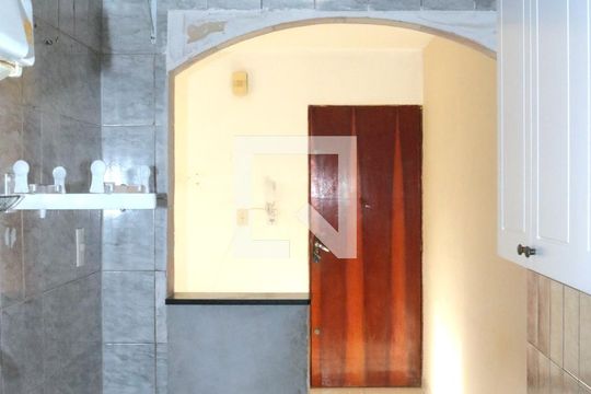 Cozinha. de apartamento para alugar com 2 quartos, 44m² em Jardim Cristal, São Paulo