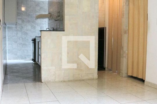 Sala de estar. de apartamento para alugar com 2 quartos, 44m² em Jardim Cristal, São Paulo