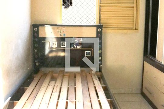 Quarto 1 de apartamento para alugar com 2 quartos, 44m² em Jardim Cristal, São Paulo