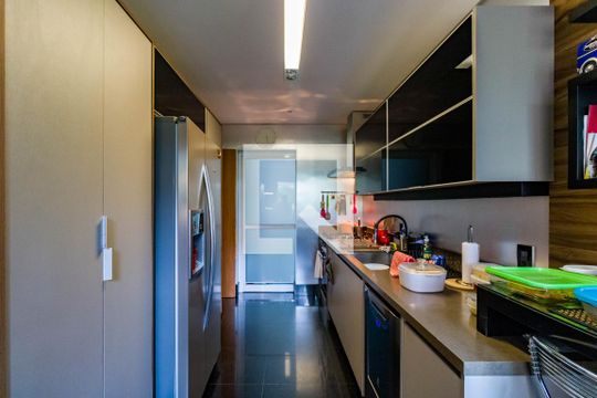 Cozinha de apartamento à venda com 3 quartos, 163m² em Vila Andrade, São Paulo