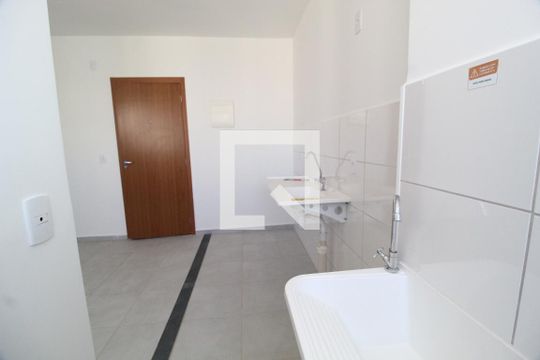 Cozinha de apartamento para alugar com 2 quartos, 55m² em Jardim Sul, Uberlândia