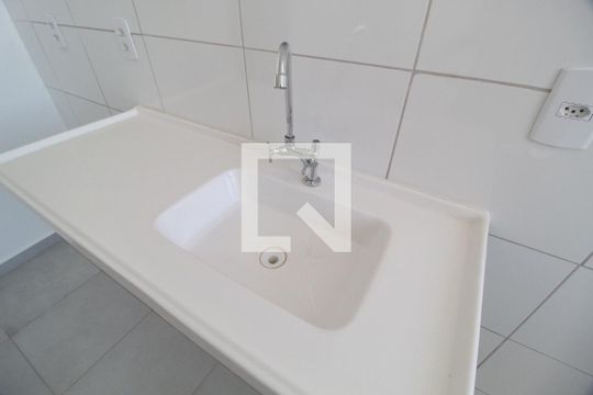 Cozinha de apartamento para alugar com 2 quartos, 55m² em Jardim Sul, Uberlândia