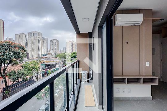 Varanda de kitnet/studio para alugar com 1 quarto, 28m² em Cambuci, São Paulo