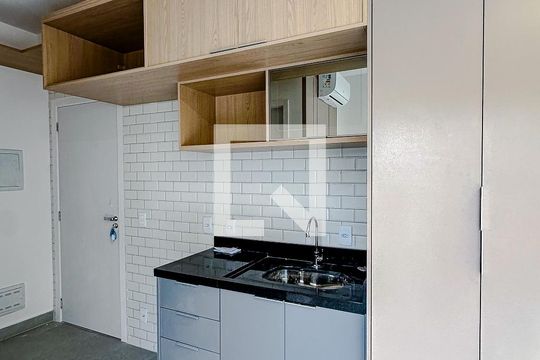 Cozinha de kitnet/studio para alugar com 1 quarto, 28m² em Cambuci, São Paulo