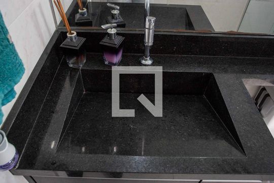 Banheiro de Suite de apartamento à venda com 2 quartos, 67m² em Centro, Diadema