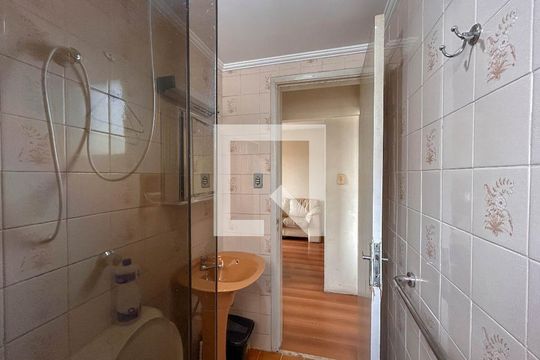 Banheiro de apartamento à venda com 2 quartos, 55m² em São Domingos, São Paulo