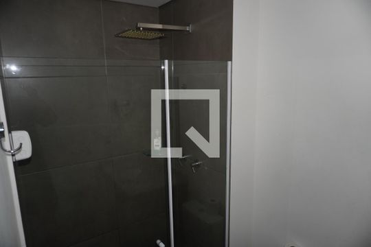 Banheiro de kitnet/studio à venda com 1 quarto, 30m² em Pinheiros, São Paulo