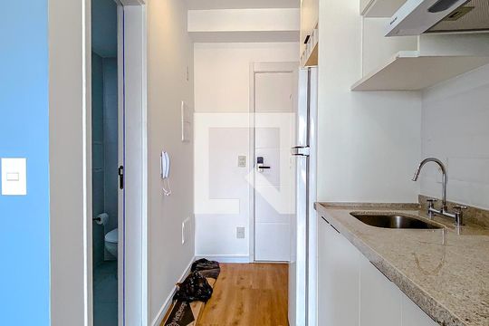 Cozinha de apartamento para alugar com 1 quarto, 25m² em Alto do Ipiranga, São Paulo