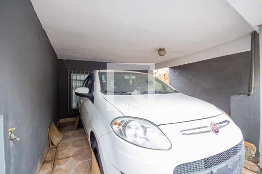 Garagem de casa à venda com 2 quartos, 177m² em Veloso, Osasco