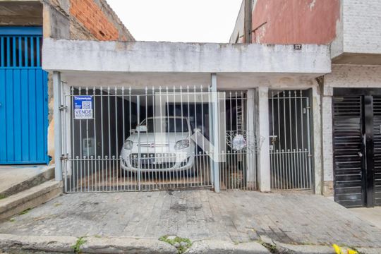Fachada de casa à venda com 2 quartos, 177m² em Veloso, Osasco
